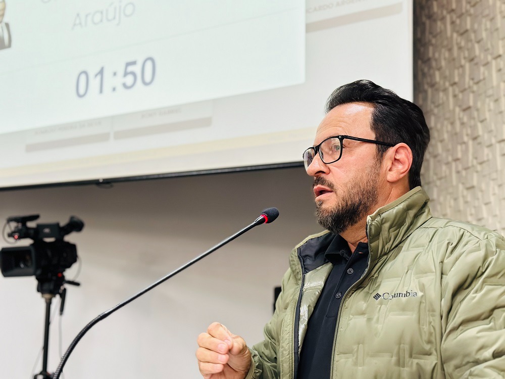 Araújo protocola pedidos de informação sobre ampliação de escola e programa ambiental em Erechim